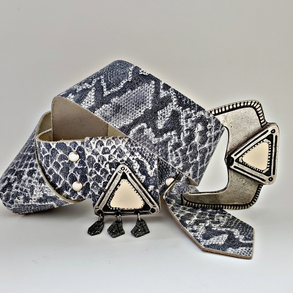 Vintage gray leather belt - snake skin design - Picture 2 of 12